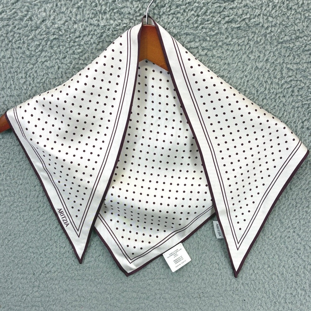 Aritzia Vitti Silk Triangle Scarf Womens OS White Burgundy Polka Dot Preppy